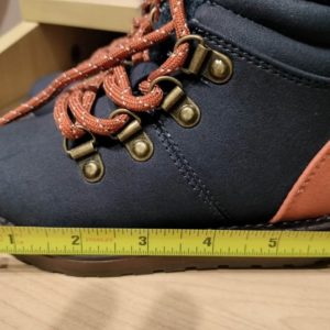 Un par de zapatos para niño, Marca: CAT E JACK. Completamente nuevos. Talla 9