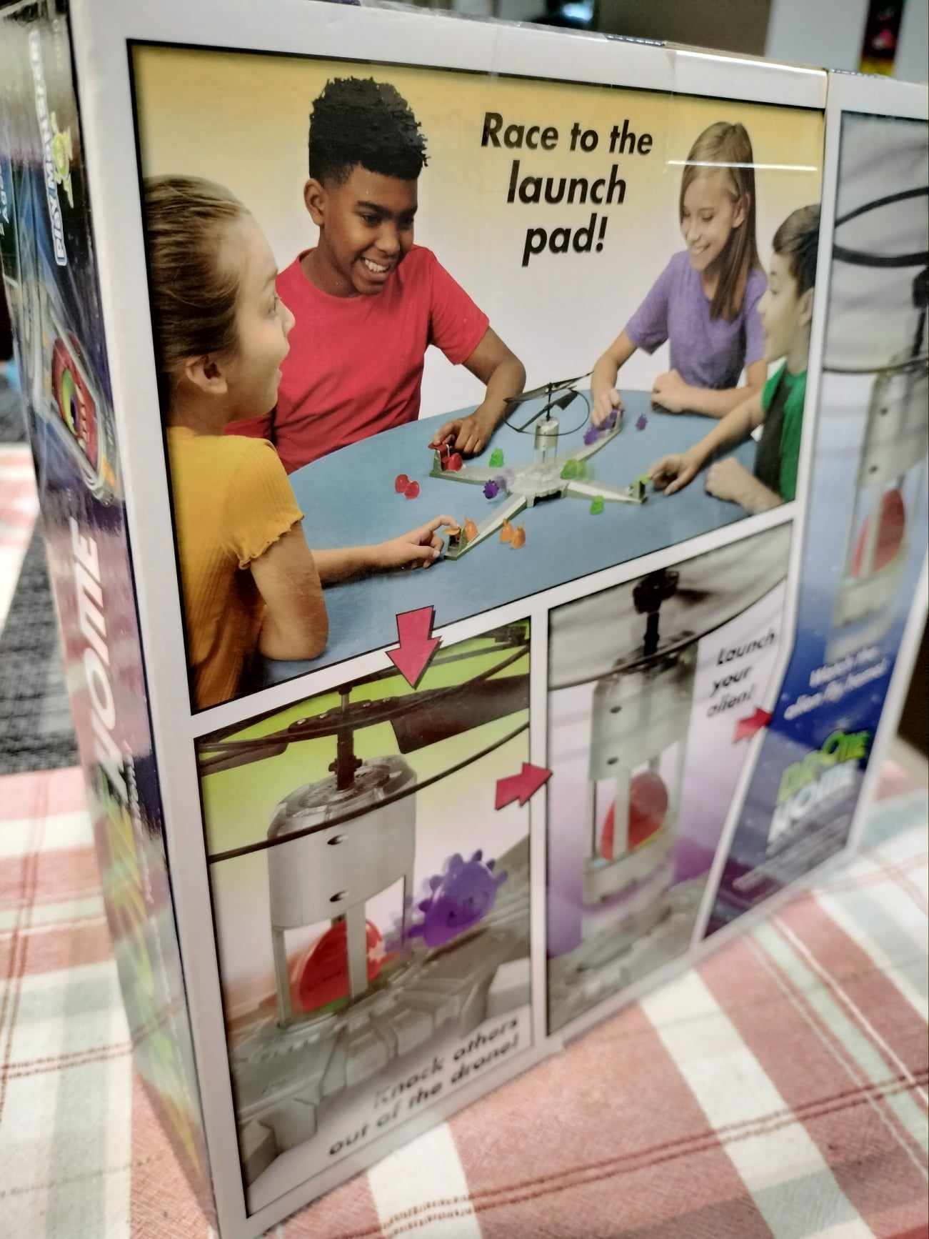 Drone Home -- First Ever Game With a Real, Flying Drone -- Great, Family Fun! -- For 2-4 Players -- Ages 8+ (Nuevo caja sellada) - Image 2