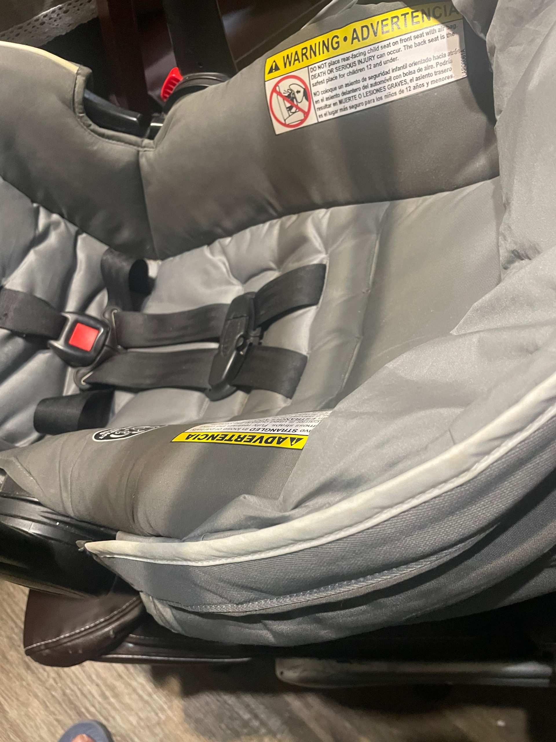 Car Seat con Base. Para infantes, Capacidad de 4 a 30 libras. Graco Infant Car Seat for Babies 4–30 lb (Usado en muy buen estado) - Image 5