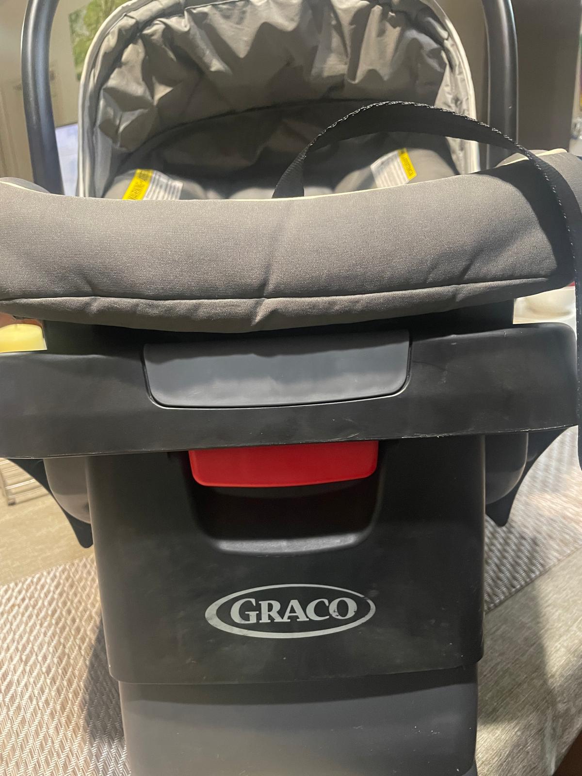 Car Seat con Base. Para infantes, Capacidad de 4 a 30 libras. Graco Infant Car Seat for Babies 4–30 lb (Usado en muy buen estado)