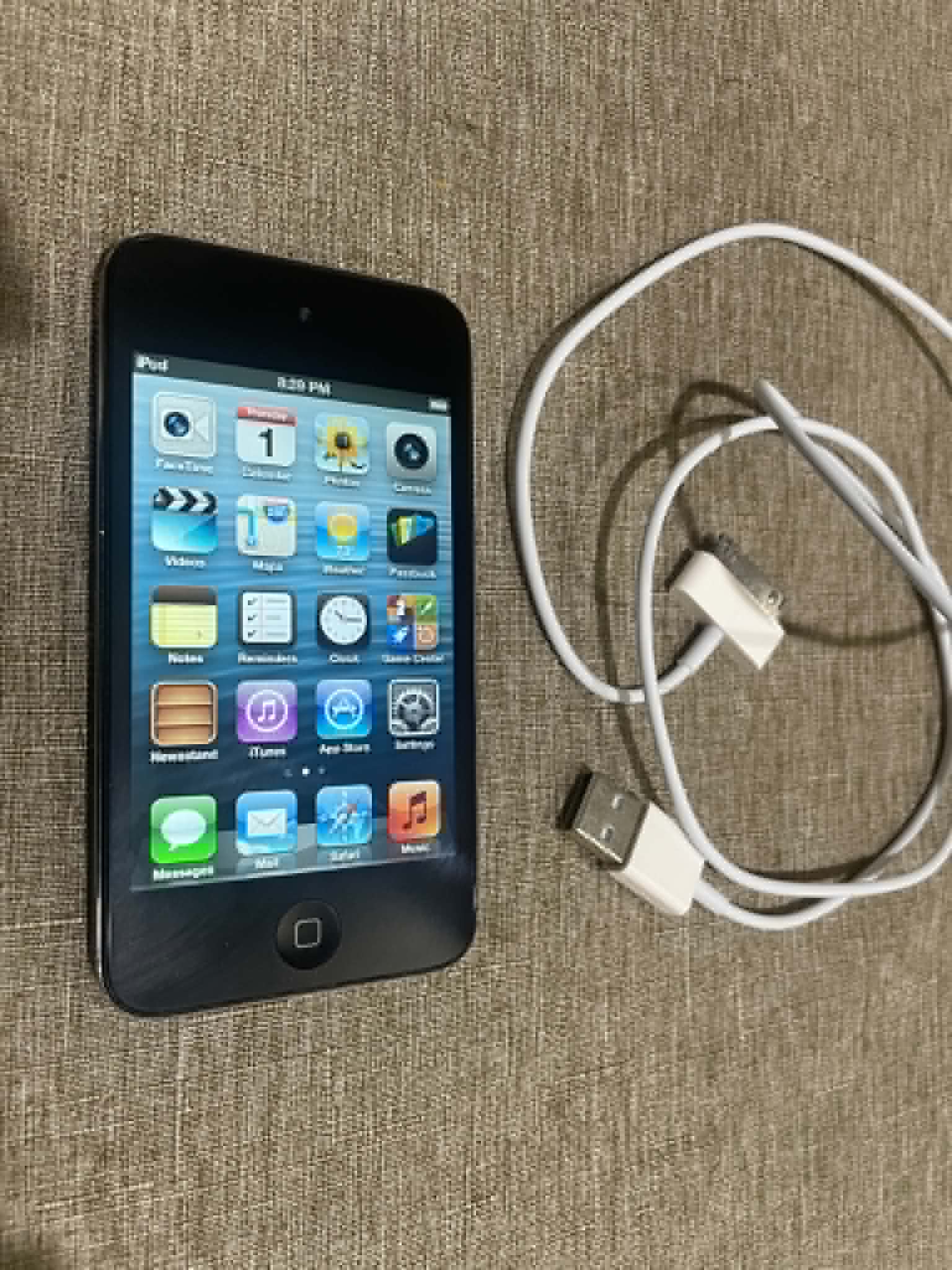 Apple iPod Touch Clasico 4th Generation - 32GB - Black MC544LL/A (usado)